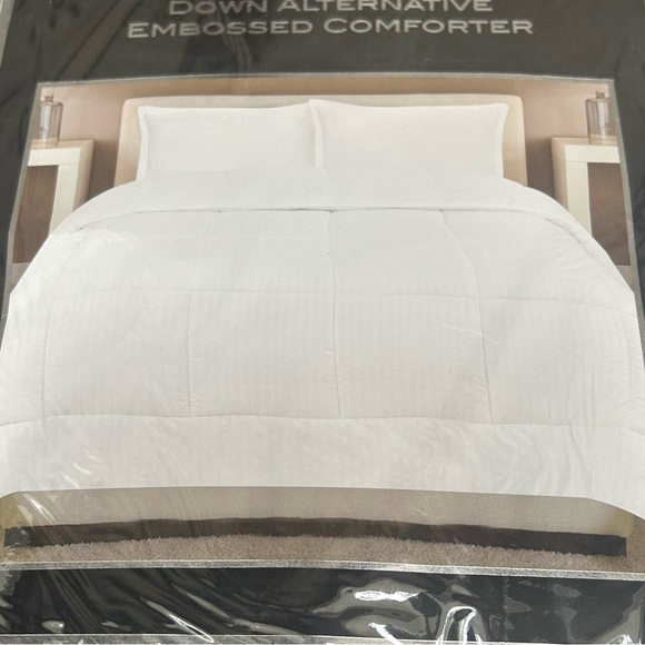 NEW Amy Miller Down Alternative Embossed Comforter White/Ivory Color King Size - Picture 7 of 7